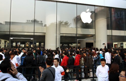 4 天卖 10 万部，苹果 iPhone 4 当年有多火？